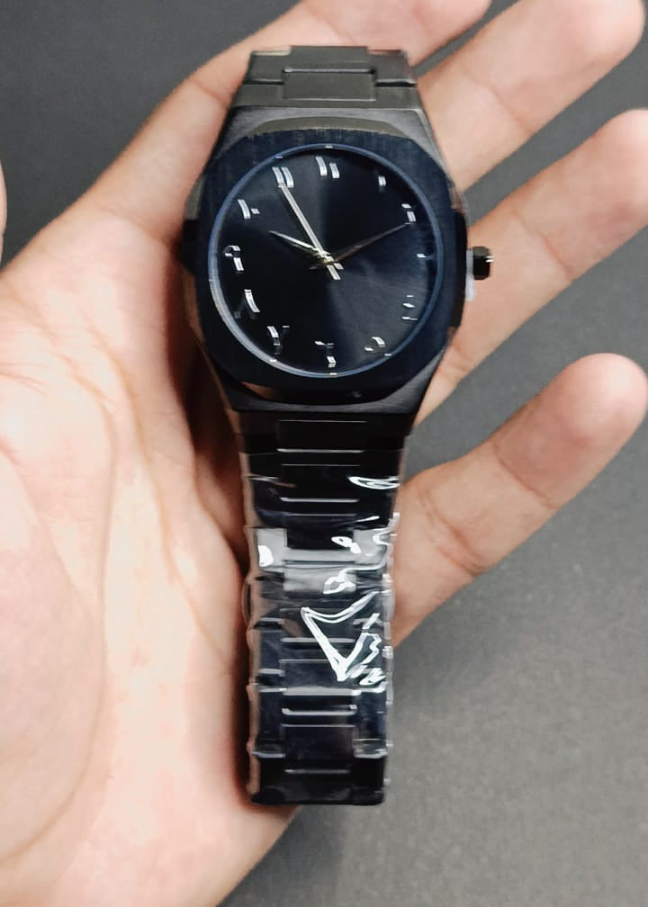 🖤 Luxury Arabic Watch (Stainless Steel Elegance🖤)