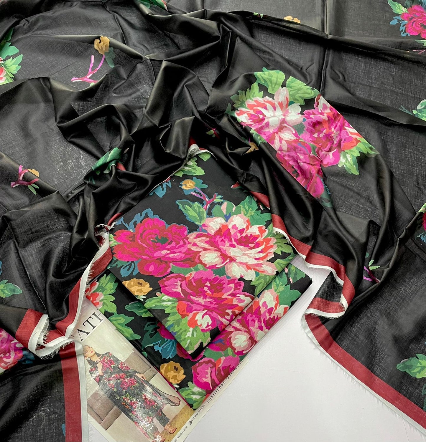 β¨ Blossom Noir β Elegance in Every Thread β¨